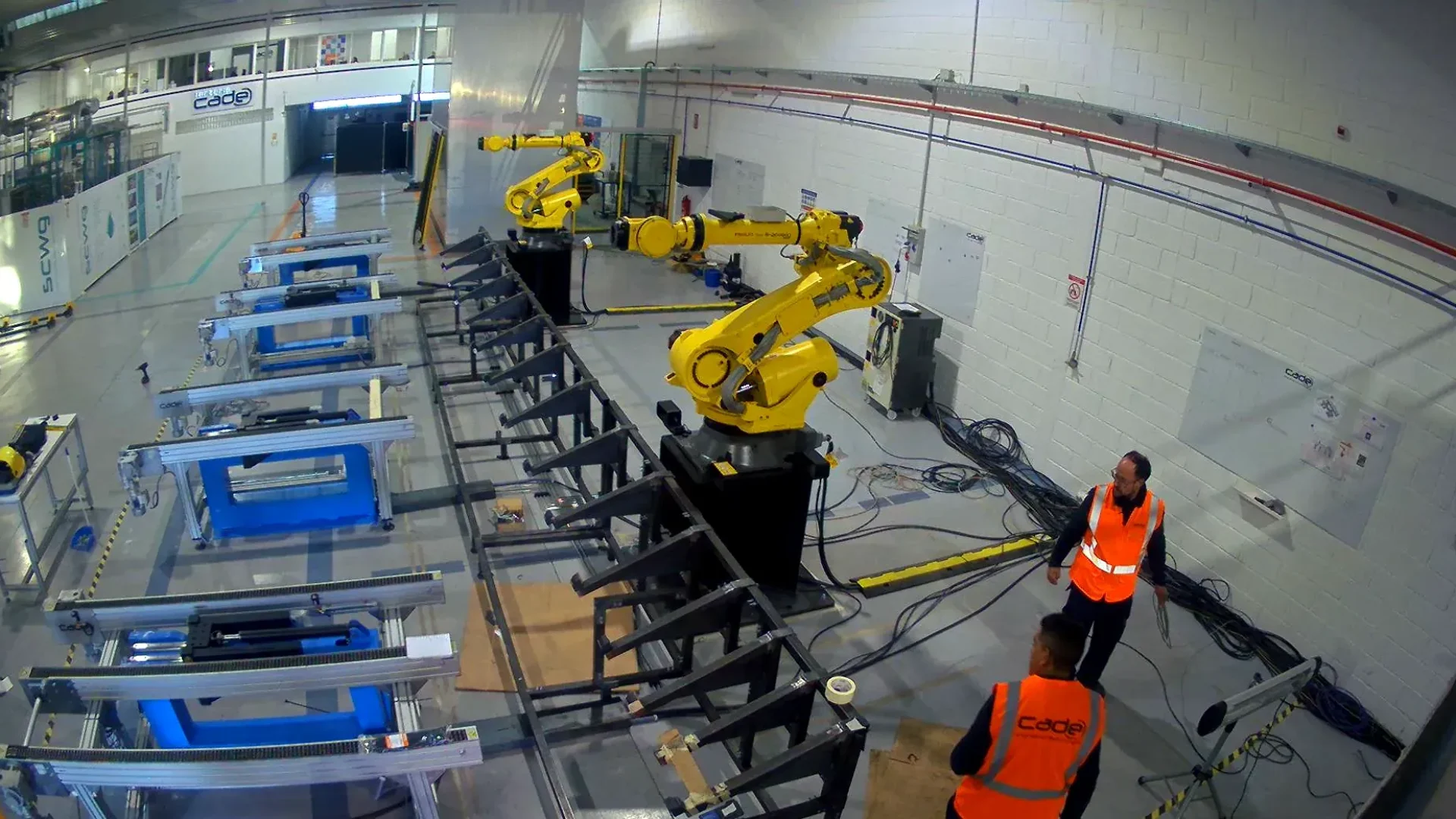Célula robotizada para apilado automatizado de perfiles en entorno industrial